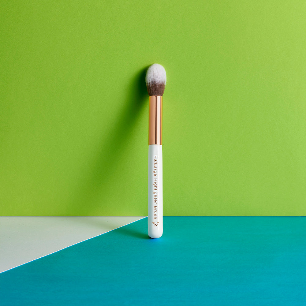 Pigment Play Large Highlighter Brush